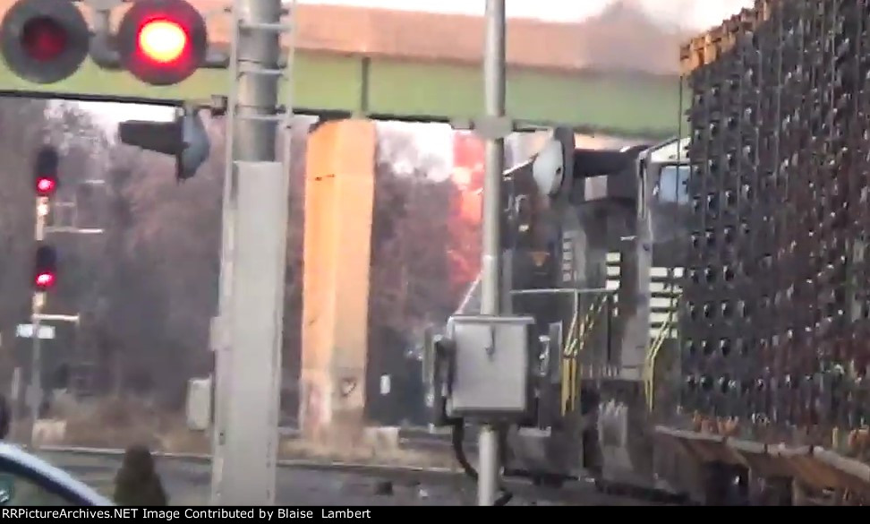 NS 224 about to violate a red signal